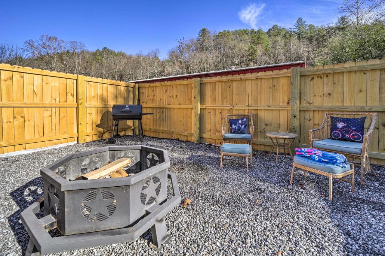 Smoky Mountain Vacation Rental With Hot Tub And Kayaks Whittier Екстер'єр фото