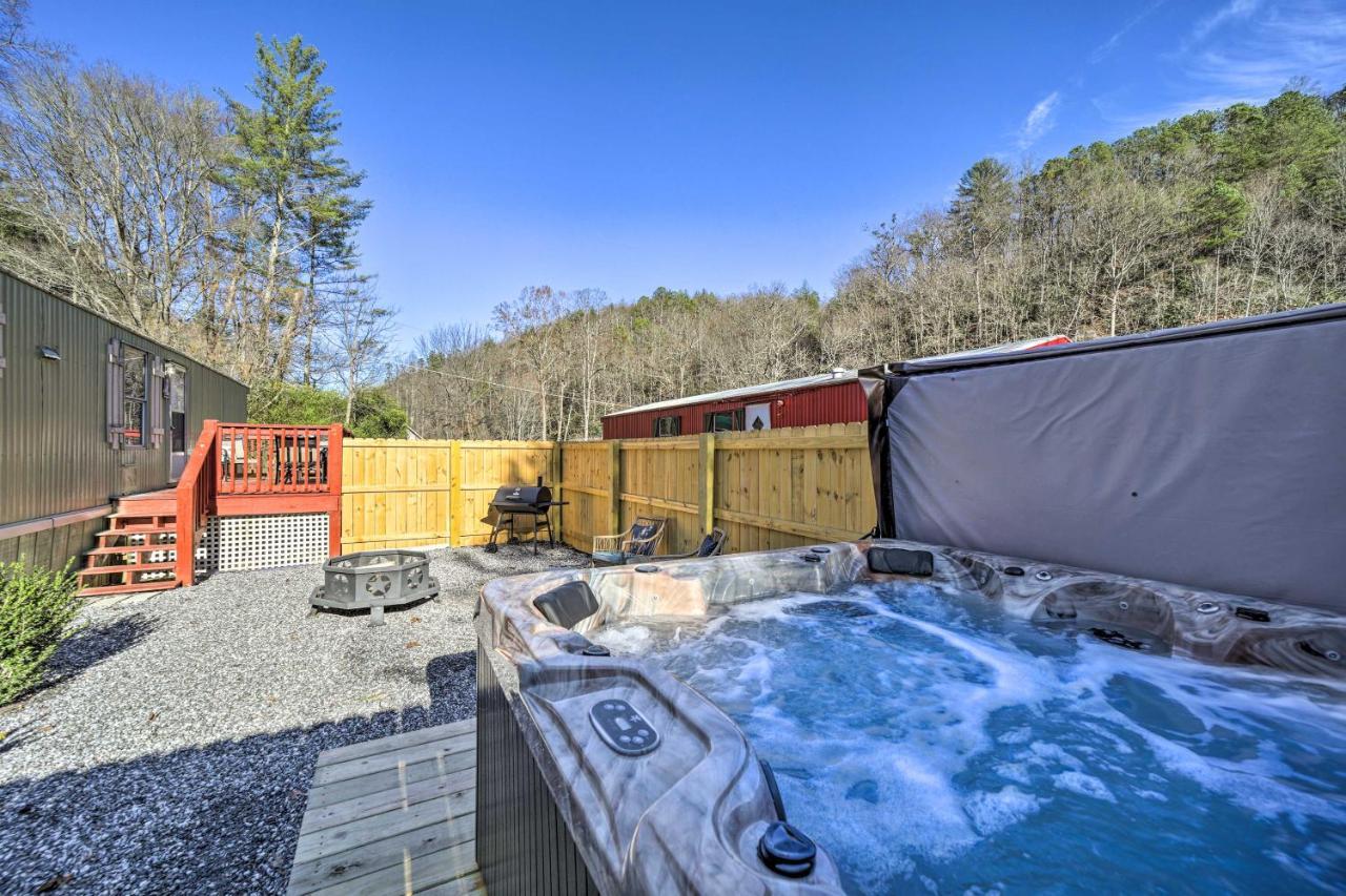 Smoky Mountain Vacation Rental With Hot Tub And Kayaks Whittier Екстер'єр фото